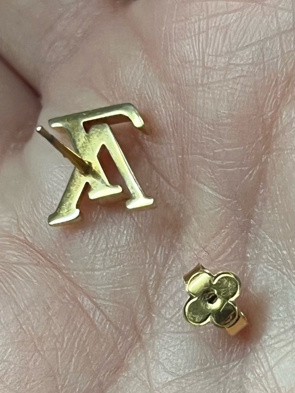 Louis Vuitton LV Earrings - Picture 7 of 7